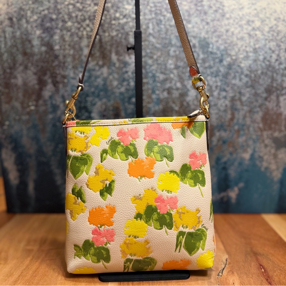 COACH NWT’s Kitt Messenger Crossbody Bag With Floral Print - Picture 5 of 16